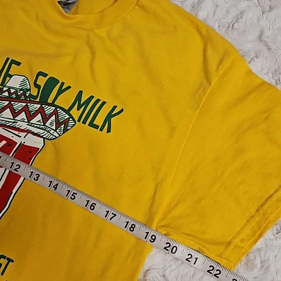 'What if soy milk is just regular milk introducing itself in Spanish?' tee Med. - Picture 5 of 7